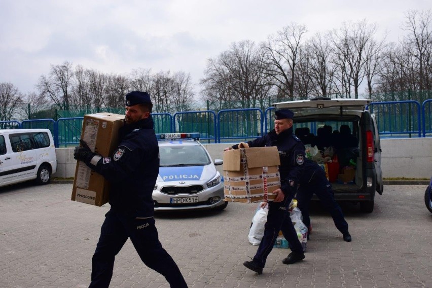Kraśnicka policja wspiera akcję pomocy dla Ukrainy. Zobacz zdjęcia