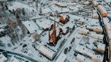 Pokryty śniegiem zimowy Wołczyn z lotu ptaka. Zobaczcie te piękne zdjęcia