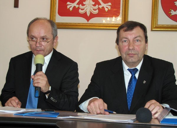 Już teraz wiadomo, że Dębica będzie miała w tej kadencji dwóch przewodniczących rady miejskiej. Najpierw będzie nim Stefan Bieszczad (z lewej), a w połowie kadencji zmieni go Stanisław Leski.