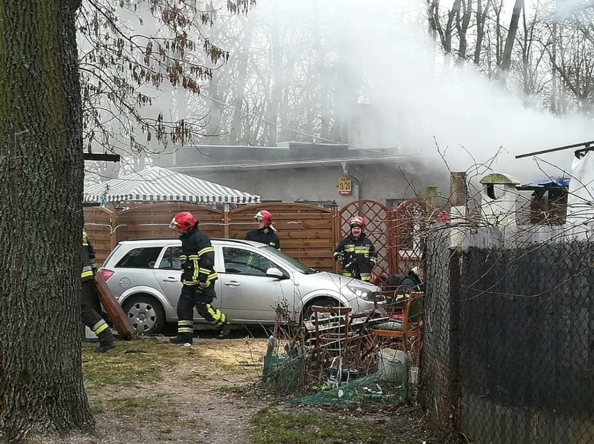 Gniezno: Pożar budynku mieszkalnego. Jedna osoba poszkodowana [ZDJĘCIA, WIDEO]