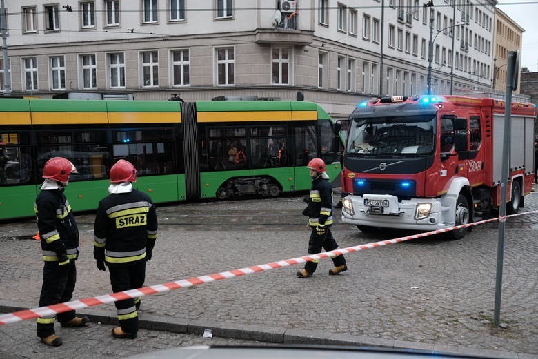 MPK Poznań: Tramwaj wjechał w sklep na Marcinkowskiego. Prokuratura uznała, że motorniczy nie jest winny katastrofy