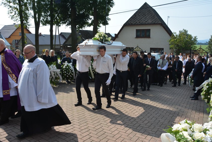 Chyżne. Pogrzeb tragicznie zmarłej 18-letniej Angeliki, która zginęła w wypadku w Szaflarach