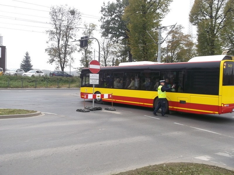 Wrocław: Osobowicka przy cmentarzu zamknięta dla aut (ZDJĘCIA)