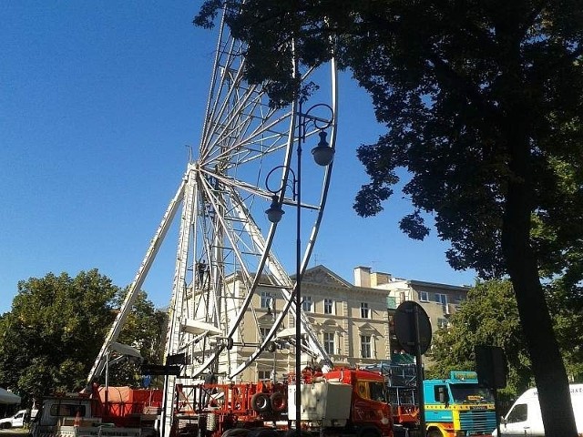 Jedną z atrakcji wesołego miasteczka będzie diabelski młyn.