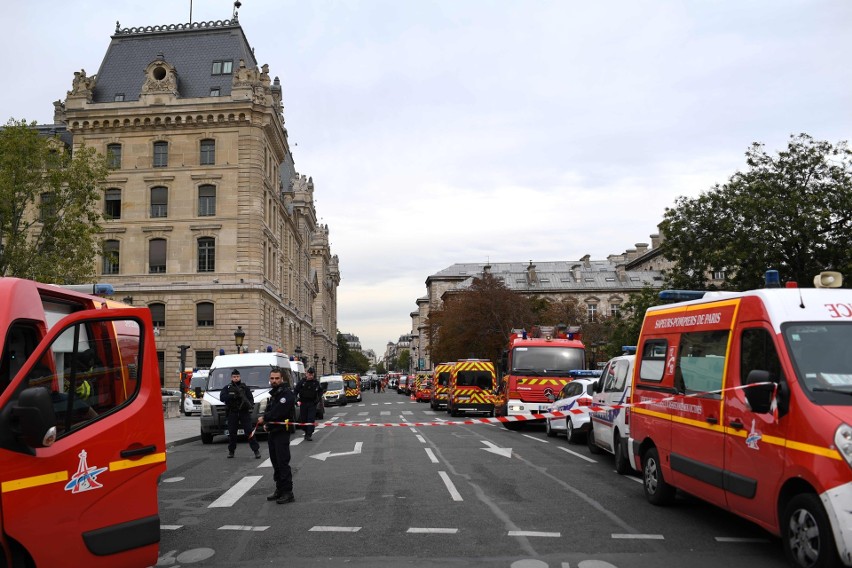 Francja: Atak nożownika na komendzie policji w Paryżu. Nie...