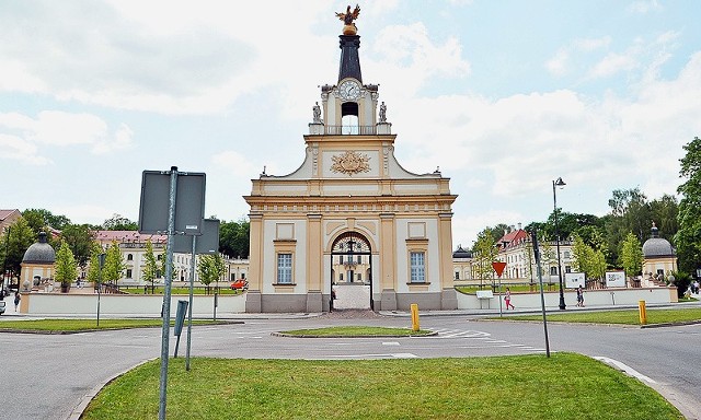 Multimedialne Centrum Informacji Turystycznej powstanie w pomieszczeniach bramy wjazdowej do Pałacu Branickich i budynkach tzw. studni, znajdujących się w ogrodzeniu.