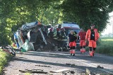 Śmiertelny wypadek. Karetka uderzyła w drzewo na trasie Sulechów-Kije. Zginął strażak i zarazem ratownik medyczny