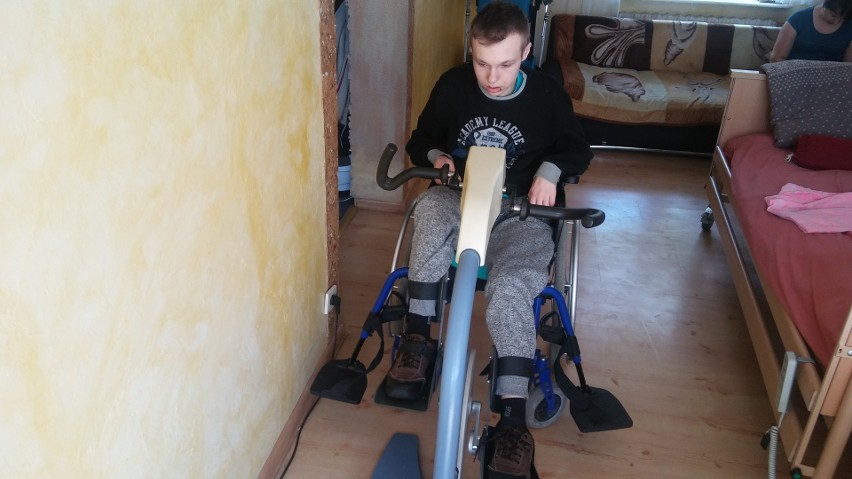 Paweł Włudyka, 18-latek z Mucharzewa, przeżył upadek i porażenie prądem. Potrzebna pomoc!