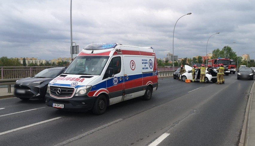 Wypadek dwóch samochodów na wrocławskiej Gądowiance. Spore utrudnienia dla kierowców