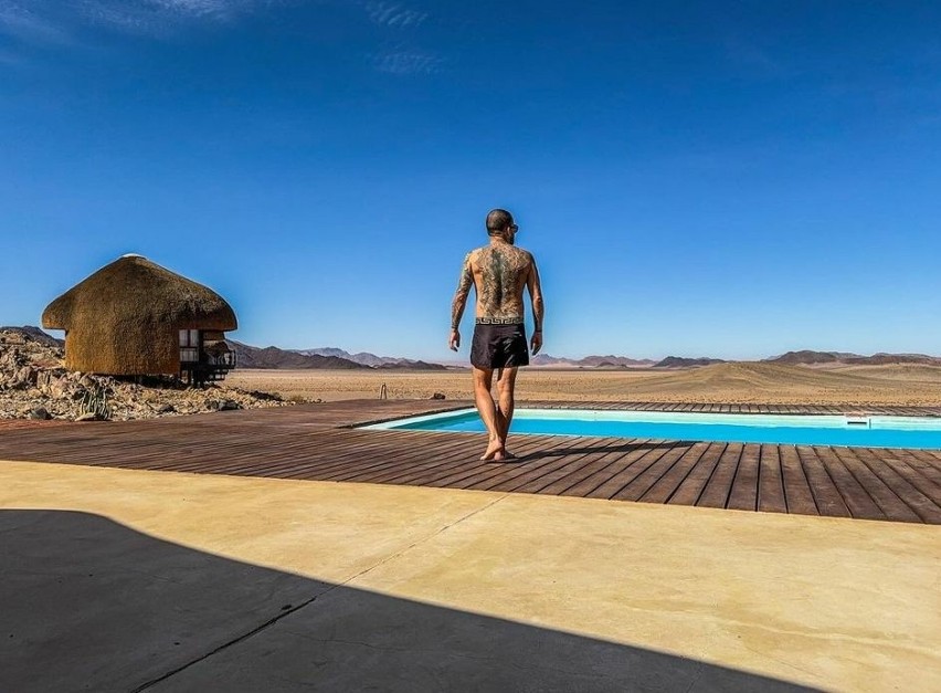 Michał Piróg ładuje baterie na pustyni Namib w Afryce. Co za widoki!