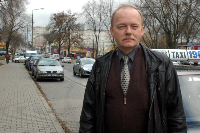 - W naszym mieście wydaje się zdecydowanie za dużo licencji na taksówkarza, a za mało jest miejsc parkingowych &#8211; twierdzi Wiesław Mizera, prezes Zrzeszenia Transportu Prywatnego w Radomiu.