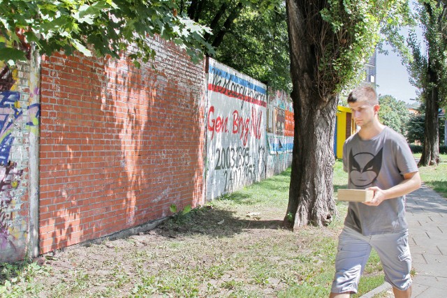 Zdewastowane papieskie graffiti zostało w sobotę usunięte