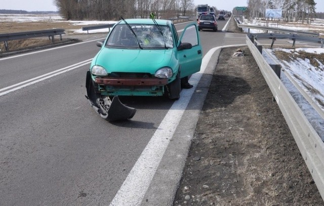 Bełda. Wypadek na dk 61. Opel potrącił 59-letniego mężczyznę