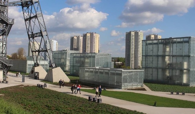 W Muzeum Śląskim w ramach „weekendu za pół ceny” można nabyć wejściówki na 6 wystaw stałych, wystawę czasową trwającą w muzeum, zwiedzenie przestrzeni edukacyjnej dla dzieci „Na tropie Tomka” oraz na spacery z przewodnikiem pn. Byzuch u Ferdynanda oraz Rajza po muzeum