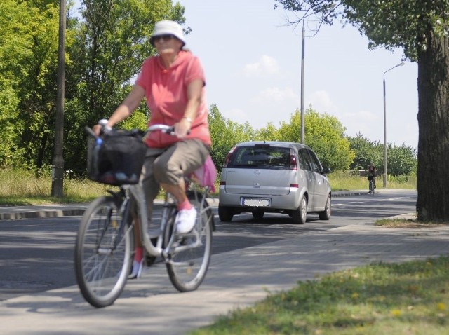 Ulica Inwalidów obecnie jest jedną z najbardziej ruchliwych w mieście. Jazda jednośladem może tu być niebezpieczna