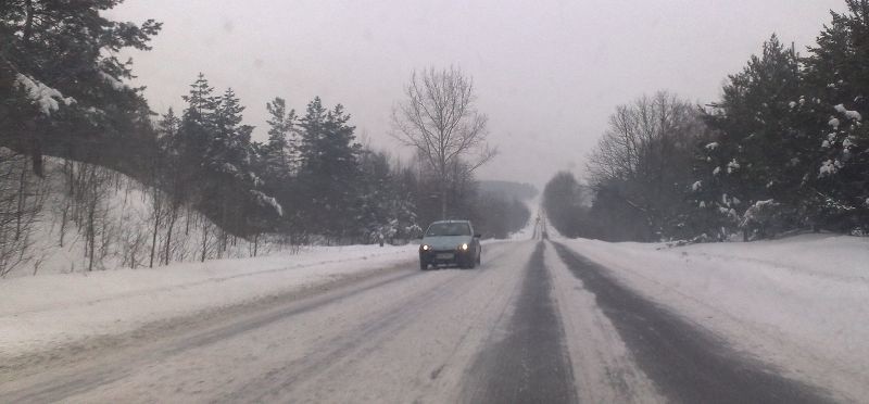 Zima znów sparaliżowała miasto. Autobusy opóźnione, a drogi nieodśnieżone! (zdjęcia)