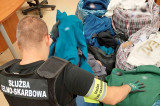 Podlaska KAS przejęła na targowisku podrobioną odzież