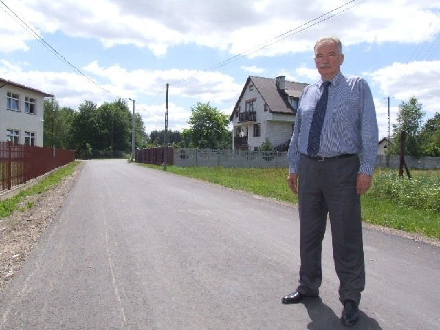 - Budowa dróg to jeden z naszych priorytetów &#8211; mówi Grzegorz Górski, wójt gminy Chynów, w powicie grójeckim.