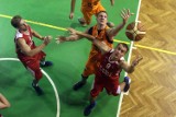 R8 Basket lepszy w koszykarskich derbach Krakowa