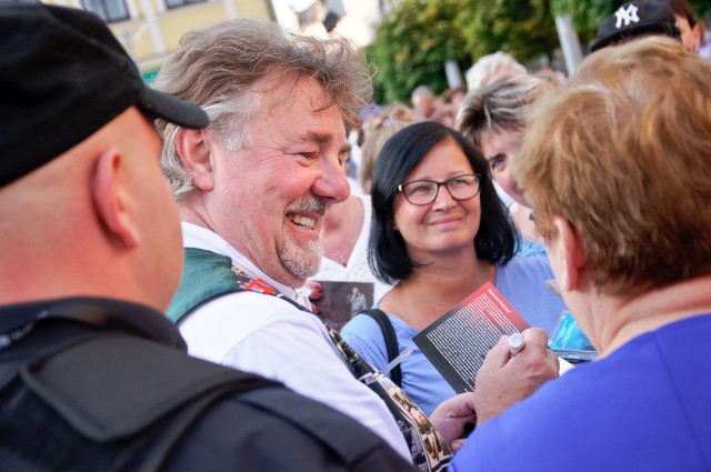 Koncert Mariusza Kalagi na brodnickim rynku