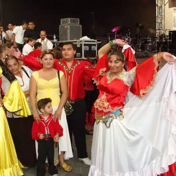 Za pieniądze z dotacji Romowie utrzymują m.in. zespół taneczny "Sumnakune Siawoche"