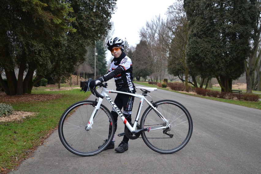 Babice. 12-letni Karol Bies chce przejechać charytatywnie na rowerze 300 km, by pomóc Marysi Miąsko, chorej dziewczynce z Raciechowic