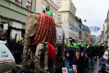 Orszak Trzech Króli 2020 Kraków. Orszak zielony, azjatycki, wyruszył z Dębnik. Jego atrakcją był słoń na platformie [ZDJĘCIA]