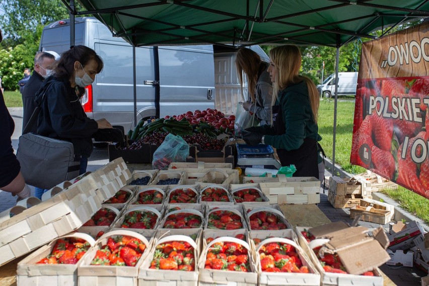 Pierwszy Wielkowiejski Targ przyciągnął amatorów lokalnych produktów. Będą kolejne, zobacz terminy