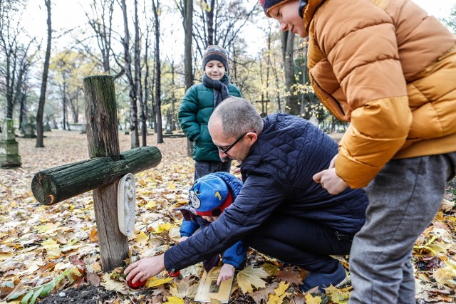 Dzień Wszystkich Świętych na Starym Cmentarzu w Rzeszowie.