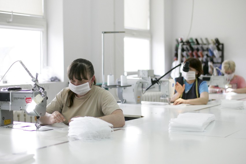 Firma Gryf Sp. z o.o. producent mebli tapicerowanych i opakowań kartonowych, przekaże maseczki jednorazowe do domu pomocy społecznej