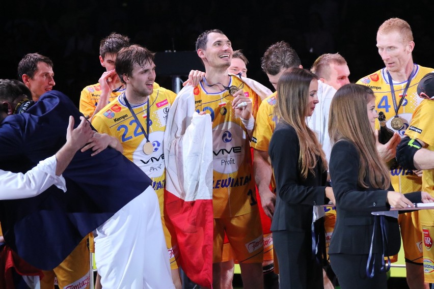 Vive Tauron Kielce po horrorze wygrał z Veszprem i zwyciężył w Lidze Mistrzów