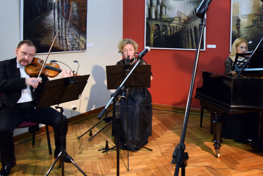 99. rocznica powrotu Grudziądza do granic Polski. Koncert „Trio Amabile” z solistką Magdaleną Kotarską w muzeum [zdjęcia]