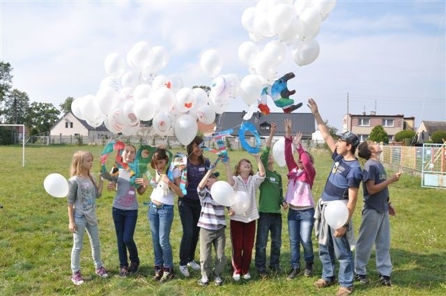 Dzieci z Chrząstowic zrobily latającą wizytówke gminy