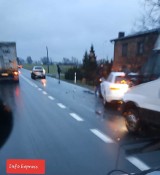 Wypadek w Pawonkowie na DK46. Zderzyły się dwa auta. Jedna osoba przetransportowana do szpitala ZDJĘCIA