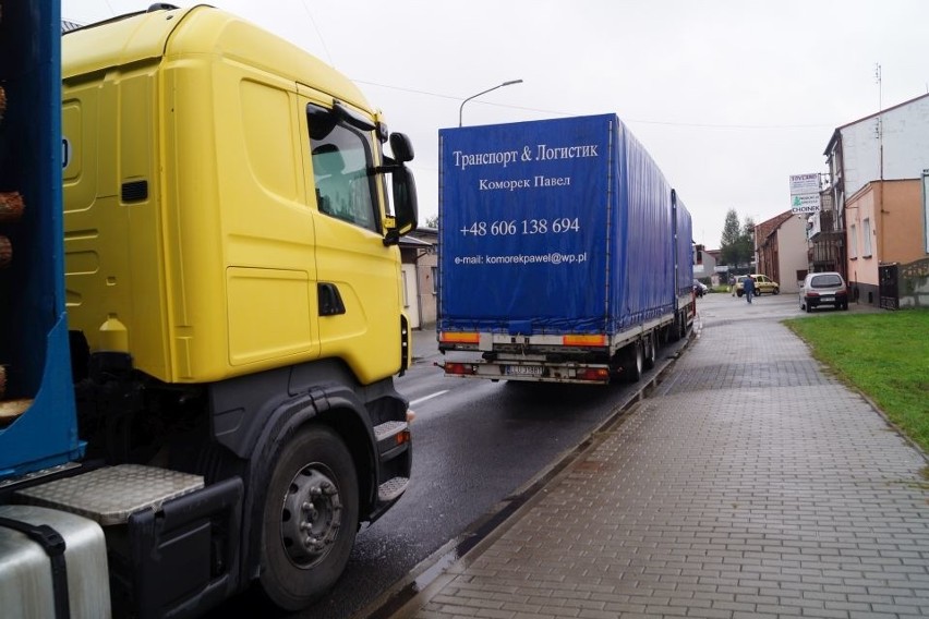 Ciężarówka wjechała w dom w Koziegłowach. Temu wypadkowi można było zapobiec? ZDJĘCIA