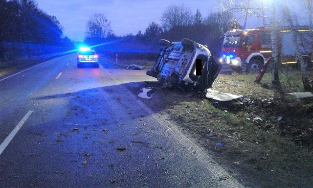 Okoliczności tego tragicznego w skutkach wypadku drogowego wyjaśniają nakielscy kryminalni. Pracę śledczych nadzoruje prokuratura.