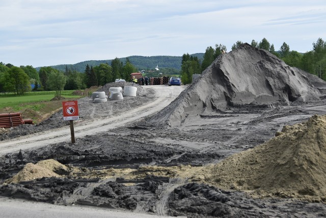 Mieszkańcy Tarnowa z zazdrością patrzą na sąsiedni Tuchów, gdzie po latach wyczekiwań powstaje wreszcie obwodnica, która wyprowadzi ruch z centrum miasta. W tym przypadku inwestycja realizowana jest przez Zarząd Dróg Wojewódzkich, a nie z rządowego programu "100 obwodnic"