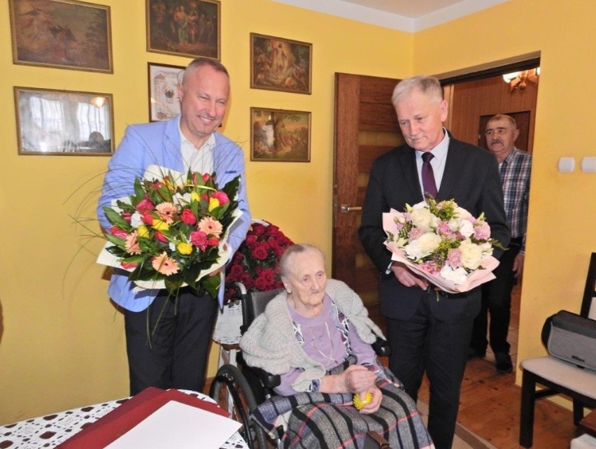 Gródek nad Dunajcem. Franciszka Popardowska skończyła 100 lat. Życzenia jubilatce złożył prezydent Nowego Sącza