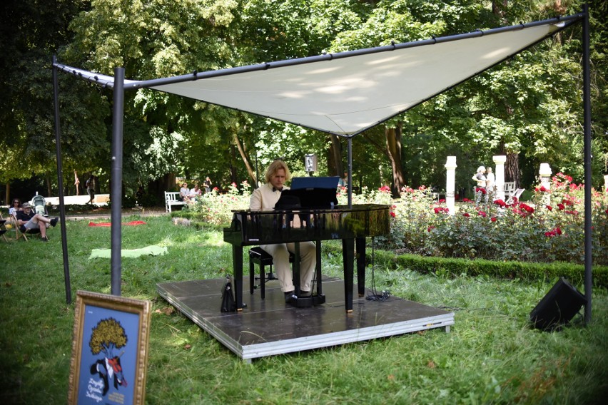 Zmysłowo w Ogrodzie Saskim w Lublinie. Spacery, koncerty fortepianowe i galeria sztuki. Zobacz zdjęcia