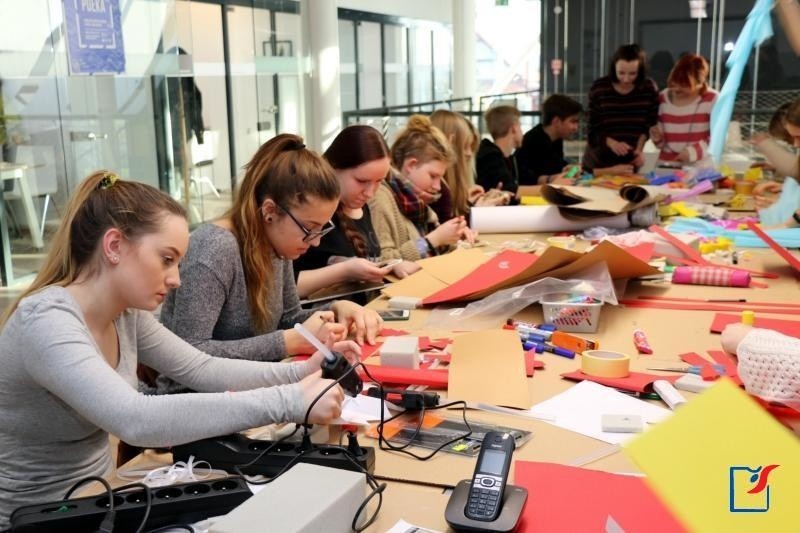 Najpierw uczniowie robili ozdoby choinkowe, a potem...