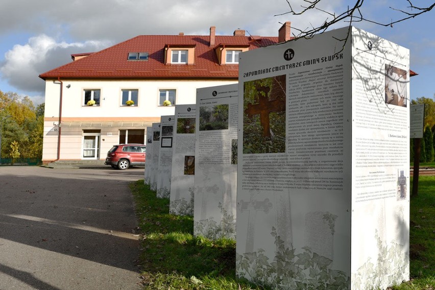 Fragment wystawy plenerowej w CKiBP w Głobinie.