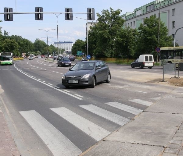 Na Piłsudskiego można zawracać tylko w jednym miejscu.