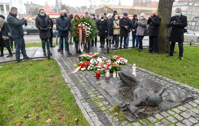 W rocznicę wprowadzenia stanu wojennego 13.12.2020 r. uczczono pamięć Antoniego Browarczyka - jednej z pierwszych i najmłodszych ofiar