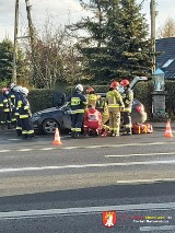 Dwa wypadki w Bibicach. Zderzenie trzech pojazdów i zasłabnięcie kierowcy. Utrudnienia na drodze krajowej