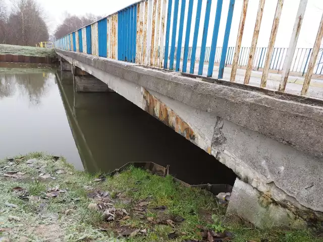 Rozwiązań - słyszymy - jest kilka, ale w każdym mowa jest o przynajmniej czasowym zamknięciu obiektu dla ruchu samochodowego.