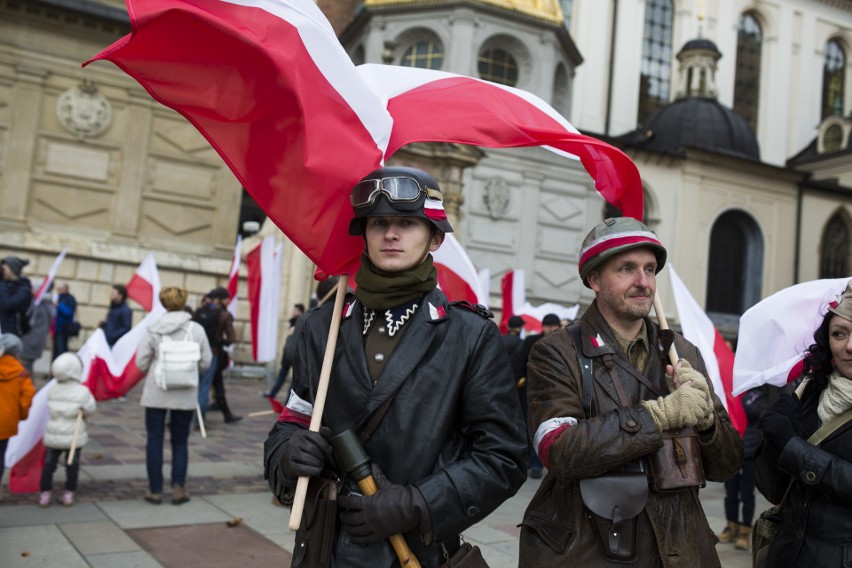 Kraków. Pochód patriotyczny z Wawelu na Rynek [ZDJĘCIA]