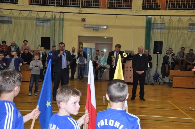 Reprezentacja Polski w futsalu podróżuje po kraju, gdzie...