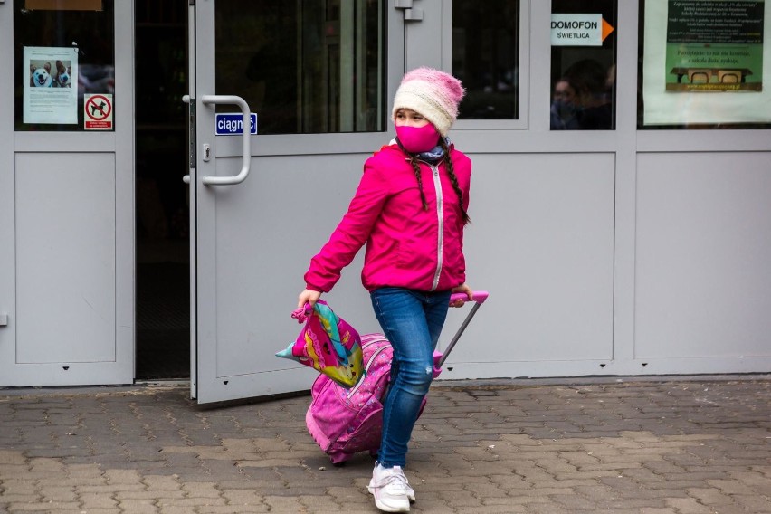 Uczniowie klas I-III wrócą do szkół po ponad dwumiesięcznej...