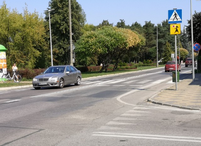 Na Alei Jana Pawła II w Pionkach będzie graniczenie prędkości do 40 kilometrów na godzinę. Ma poprawić bezpieczeństwo.