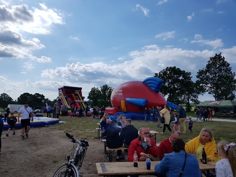 Przepysznie nad zalewem Antoniów. Foodtrucki, muzyka i dmuchańce. Wszyscy bawili się wspaniale [ZDJĘCIA]